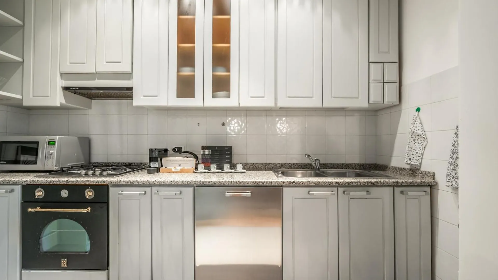 Vivimihome - Elegant Apartment 10 Minutes From The Duomo Milán 0*,